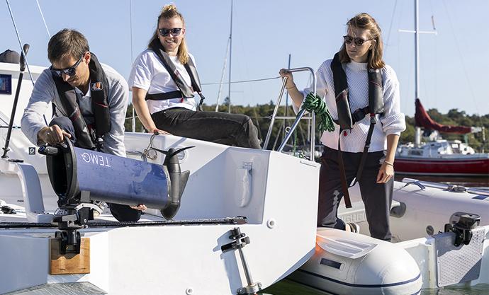 Der leistungsstarke elektrische Außenbordmotor für Segelboote